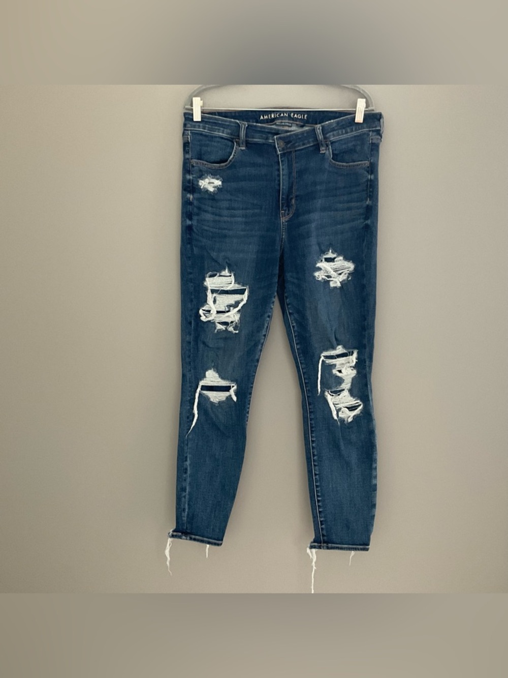 American Eagle Distressed  Jeans. Size 16